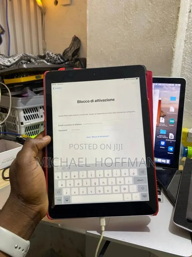 iPad and iPhone Unlocking · Photo 1