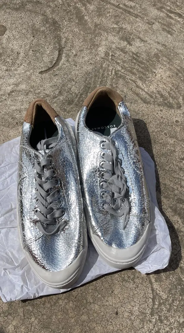 Ladies Fashion Walking Shoes Size 36 · Photo 1