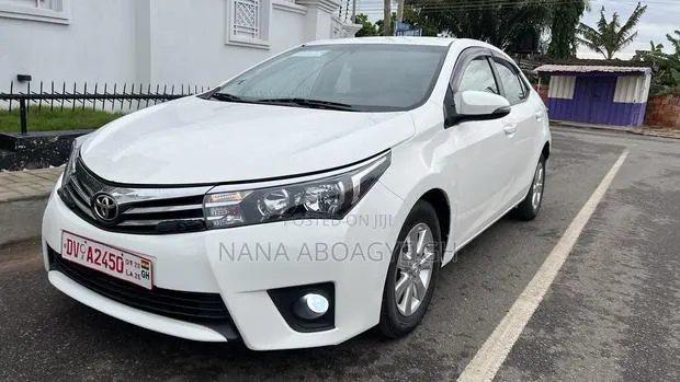 Toyota Corolla 2016 White · Photo 1