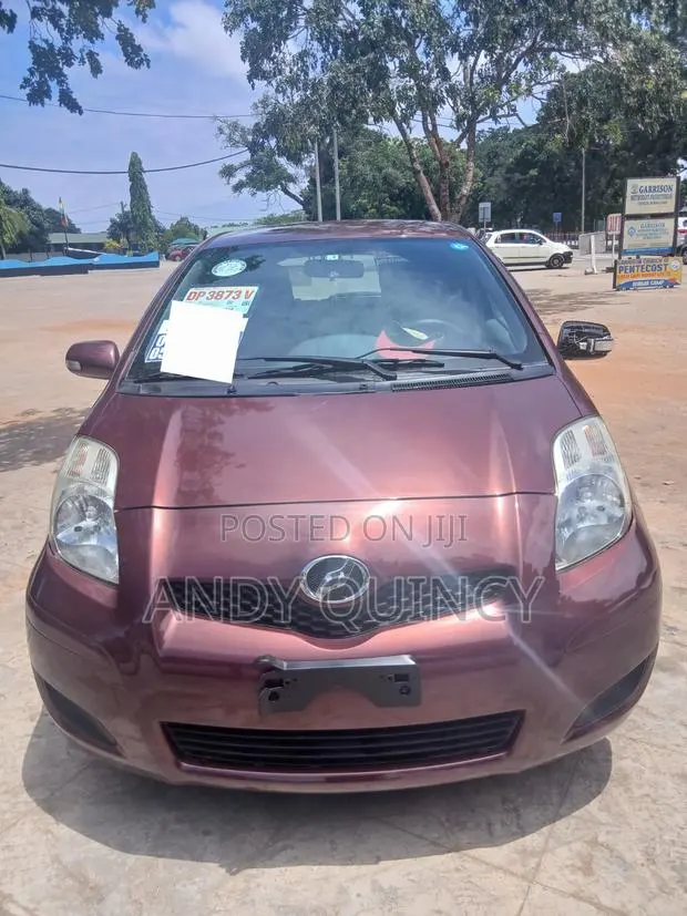 Toyota Vitz 2012 Gray · Photo 1