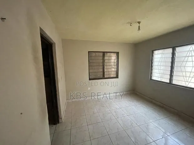 5bdrm Apartment in Ahodwo Melcom, Kumasi Metropolitan for rent · Photo 1