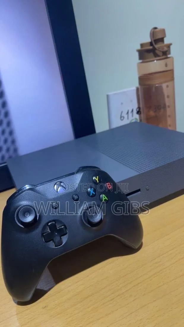 Xbox One S With One Controller and Games · Photo 1