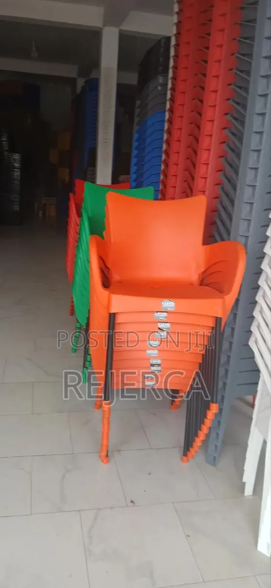 Affordable Plastic Chair · Photo 1