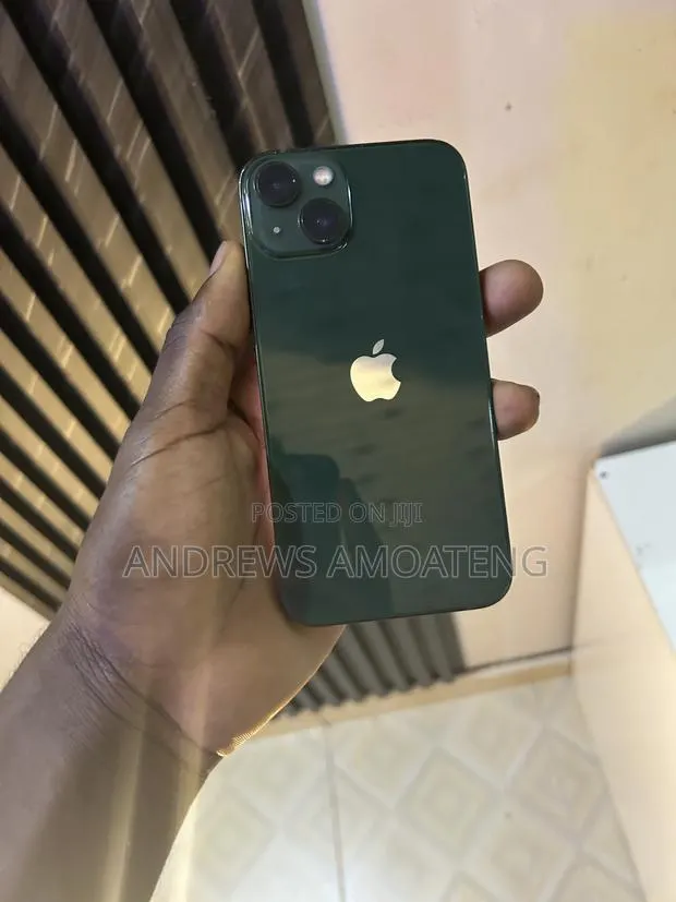 Apple iPhone 13 128 GB Green · Photo 1