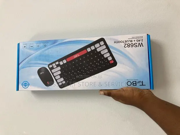 Fashionable Mini Keyboard and Mouse Wireless Combo · Photo 1