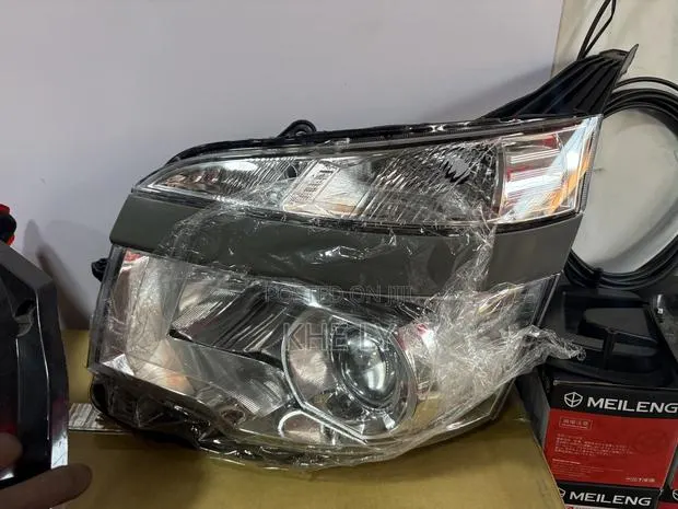 Voxy 2012 Headlight · Photo 1