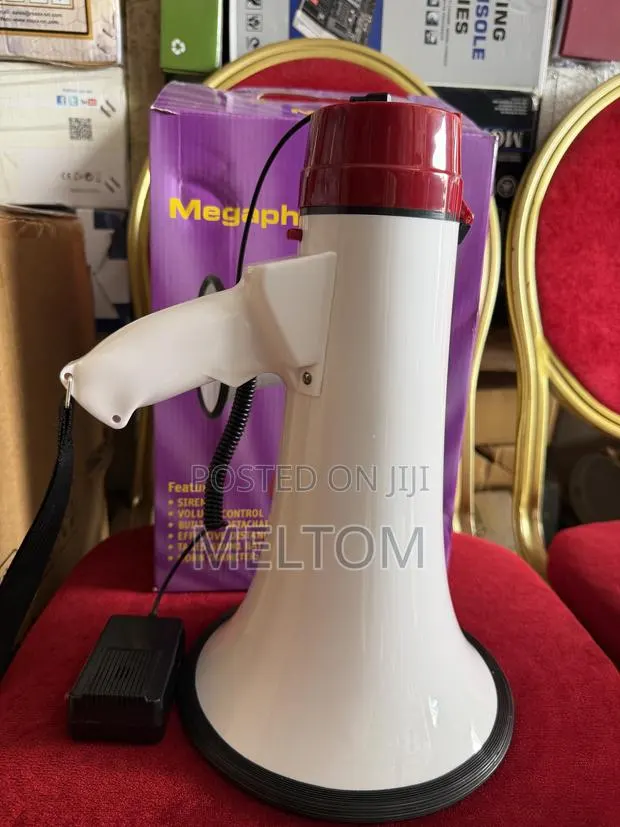 Megaphone With Detachable Microphone · Photo 1