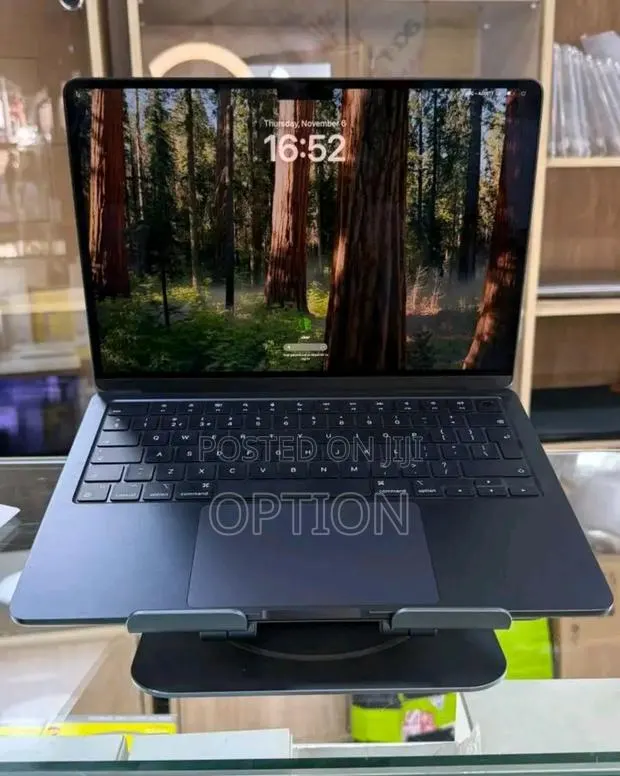 New Laptop Apple MacBook Air 32GB Apple M2 SSD 1T · Photo 1