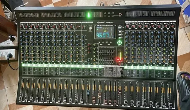 Yamaha Professional Audio Mixing Console · Photo 1