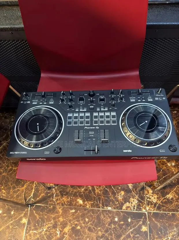 Serato DDJ-REV 1 · Photo 1