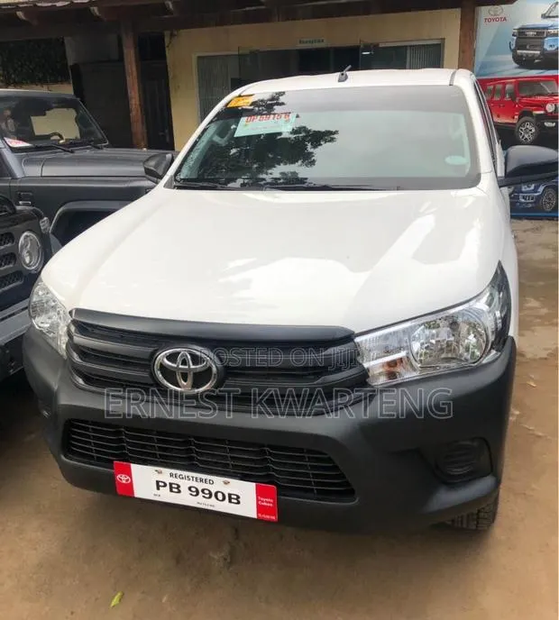 New Toyota Hilux 2025 White · Photo 1