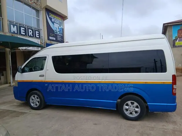 Toyota HiAce 2012 Blue · Photo 1