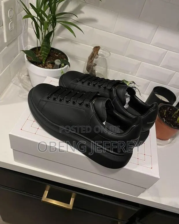Original Alexander McQueen All Black · Photo 1