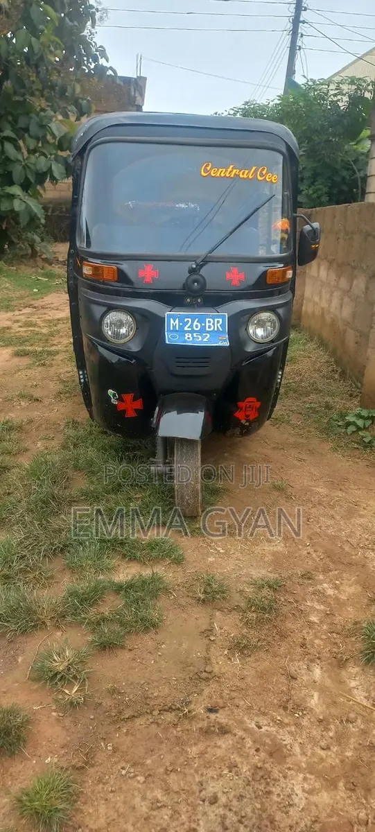 Bajaj RE 2025 Black · Photo 1