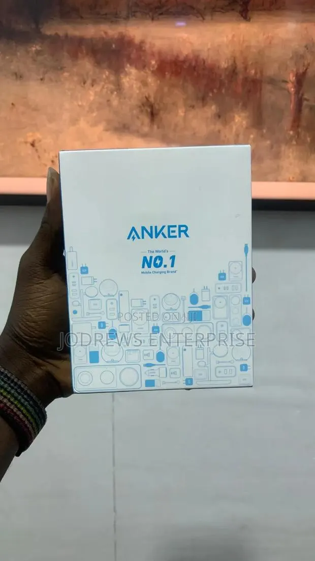 Anker Charger (140W, 4 Ports, Smart Display) With 5ft USB-C Cable · Photo 1