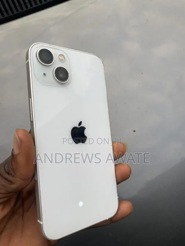 New Apple iPhone 13 128 GB White · Photo 1