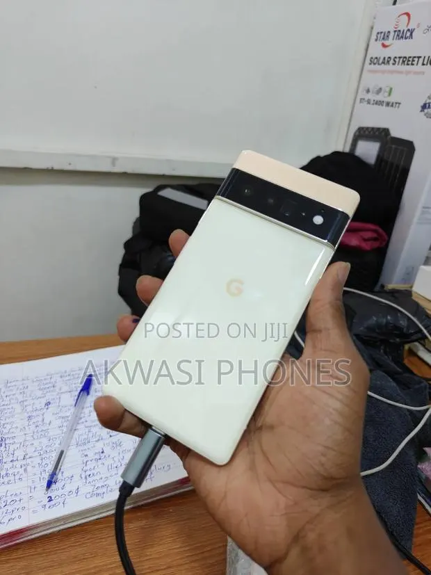 Google Pixel 6 Pro 128 GB Gold · Photo 1
