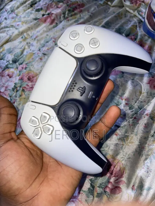 Sony PS5 Controller · Photo 1