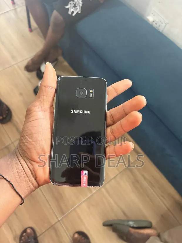 Samsung Galaxy S7 edge 32 GB Black · Photo 1