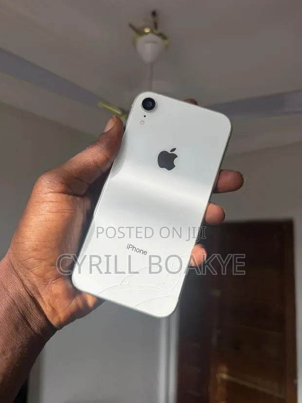 Apple iPhone XR 64 GB White · Photo 2