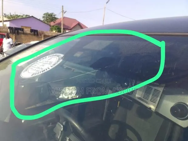 Windscreen, Back Glass, Doors Glass And Sliding Door Repairs · Photo 1