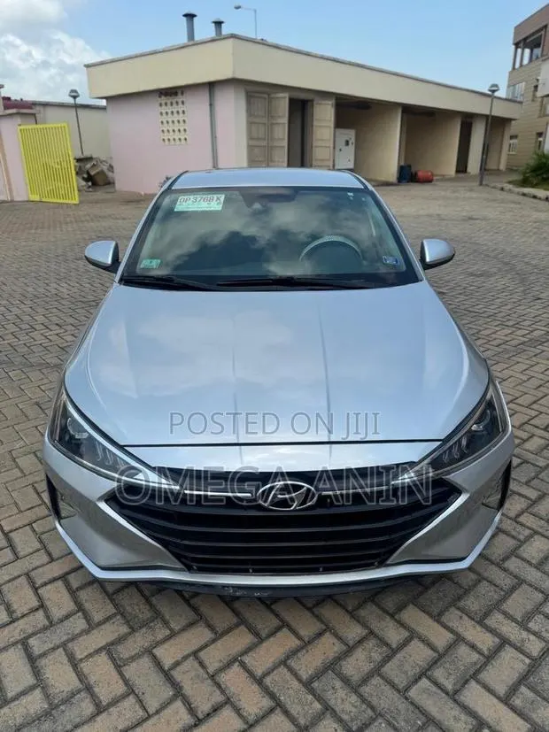 Hyundai Elantra Sport 2019 White · Photo 1