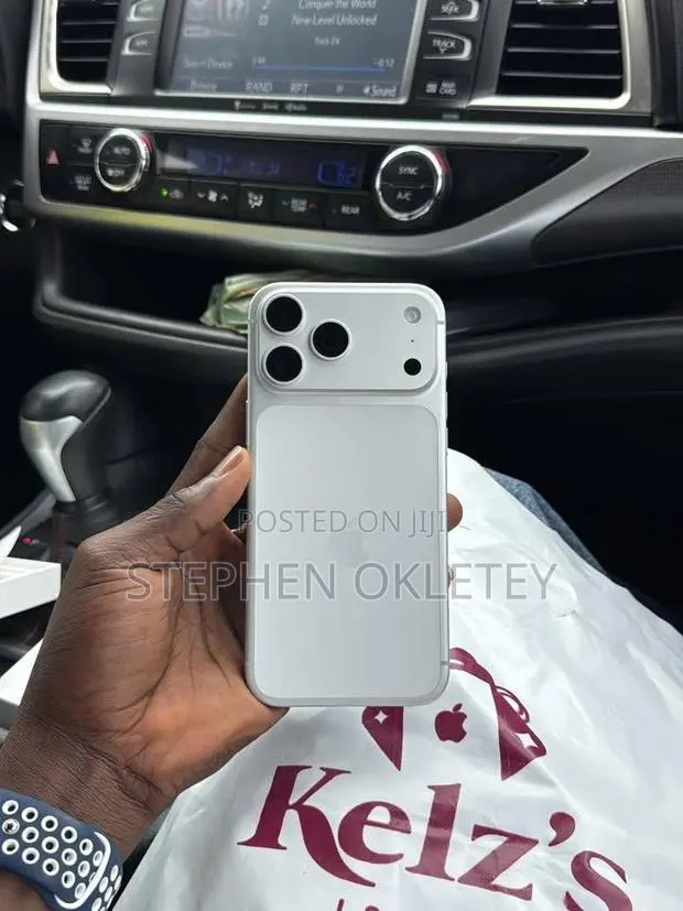 New Apple iPhone 17 Pro Max 256 GB White · Photo 1