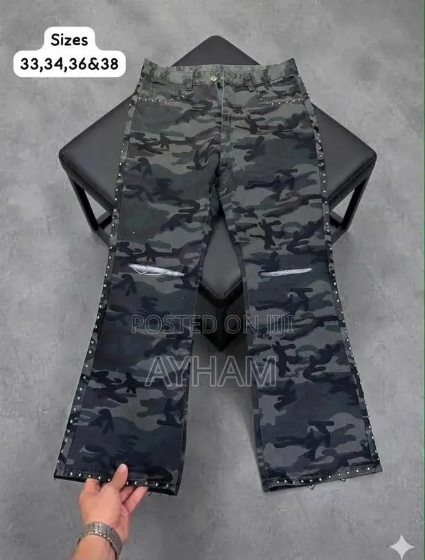 Camo Buggy Jeans · Photo 1