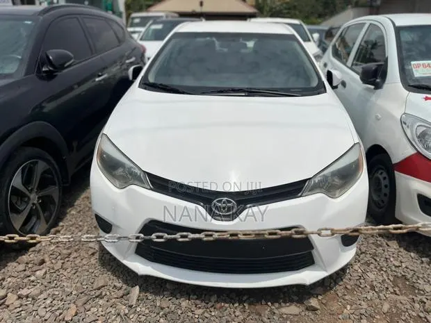 Toyota Corolla LE 4dr Sedan (1.8L 4cyl CVT) 2016 White