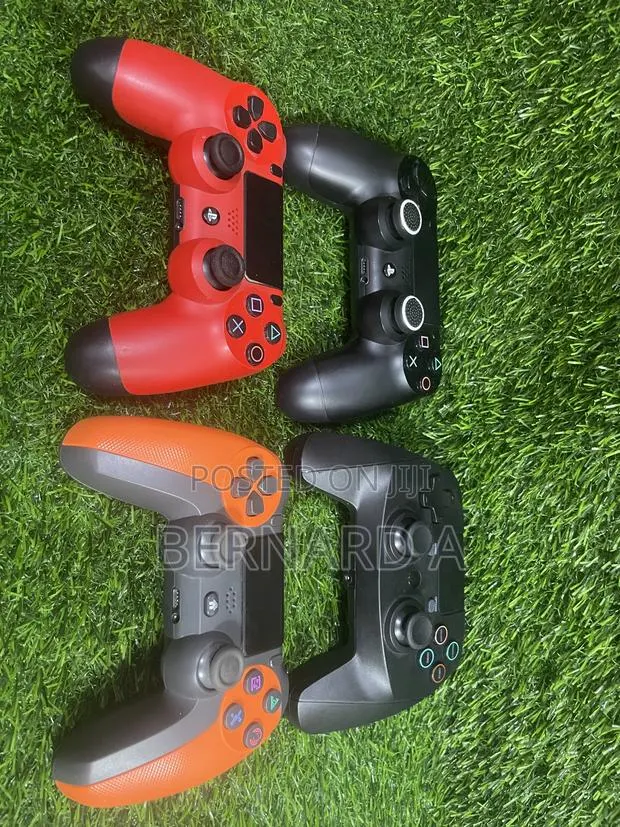 PS4 Original Controllers Avilable · Photo 1