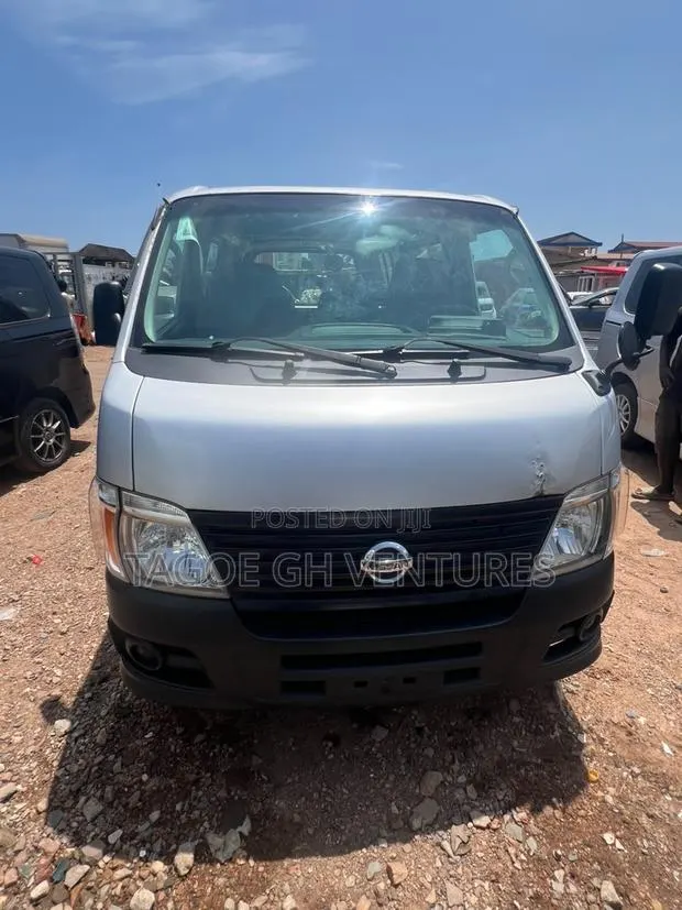 Nissan Caravan (Urvan) 2009 Silver · Photo 1