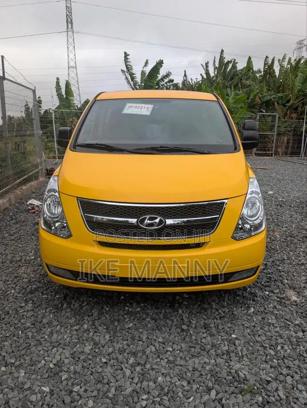 Hyundai Starex 2016 Yellow · Photo 1