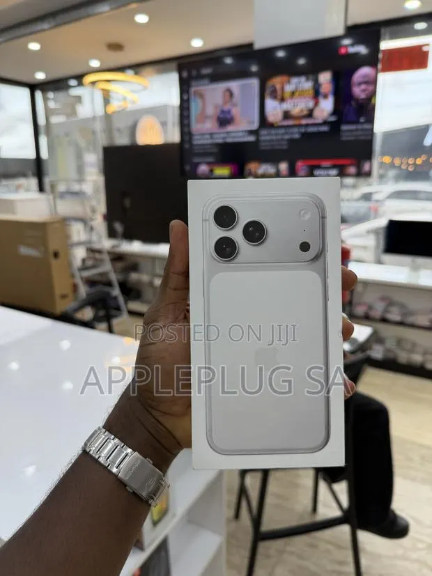 New Apple iPhone 17 Pro Max 256 GB Silver · Photo 1