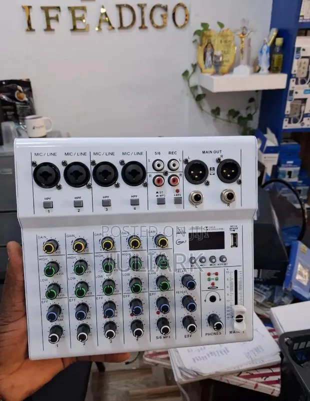 6 Channels Audio Mixer · Photo 1