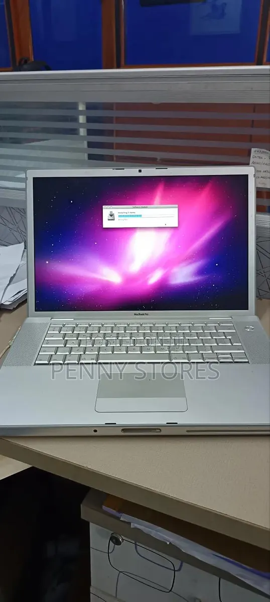 Laptop Apple MacBook Pro 2008 4GB Intel Core 2 Duo SSD 128GB · Photo 1