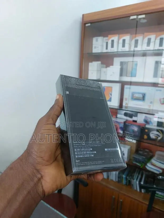 New Apple iPhone 12 Pro Max 128 GB Gold · Photo 1