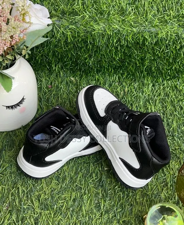 Kids Shoes in Different Sizes · Photo 1