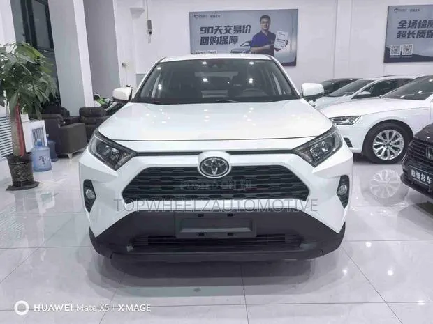 Toyota RAV4 2020 White · Photo 1