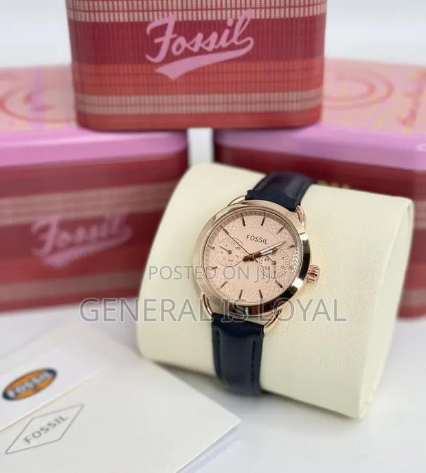 Ladies Leather Watch · Photo 1