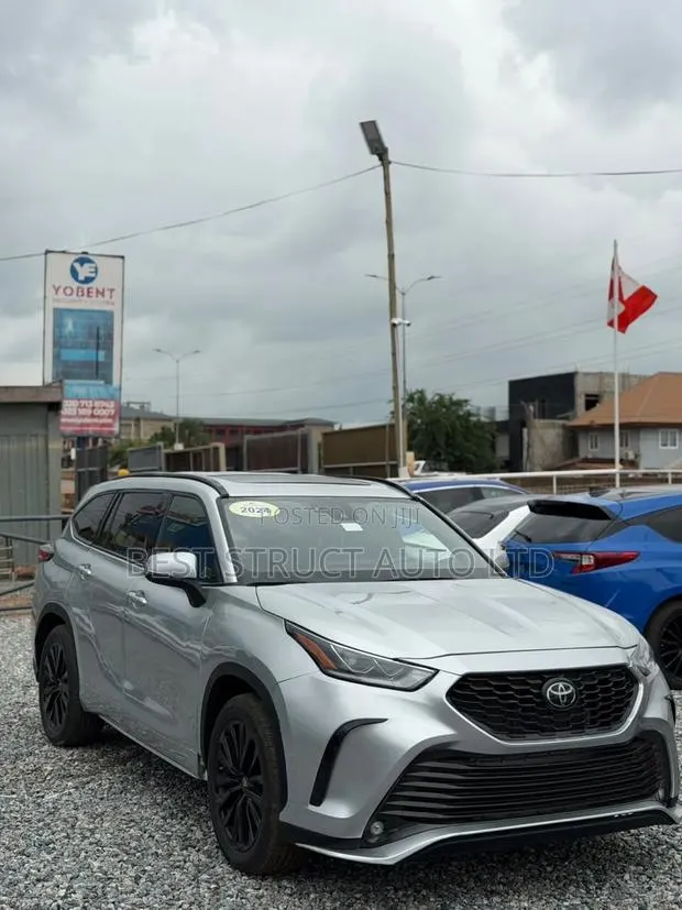 Toyota Highlander XSE AWD 2024 Silver · Photo 1