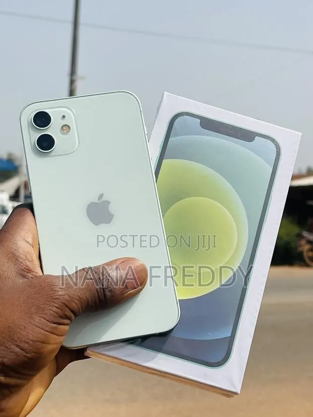 Apple iPhone 12 64 GB Green · Photo 1