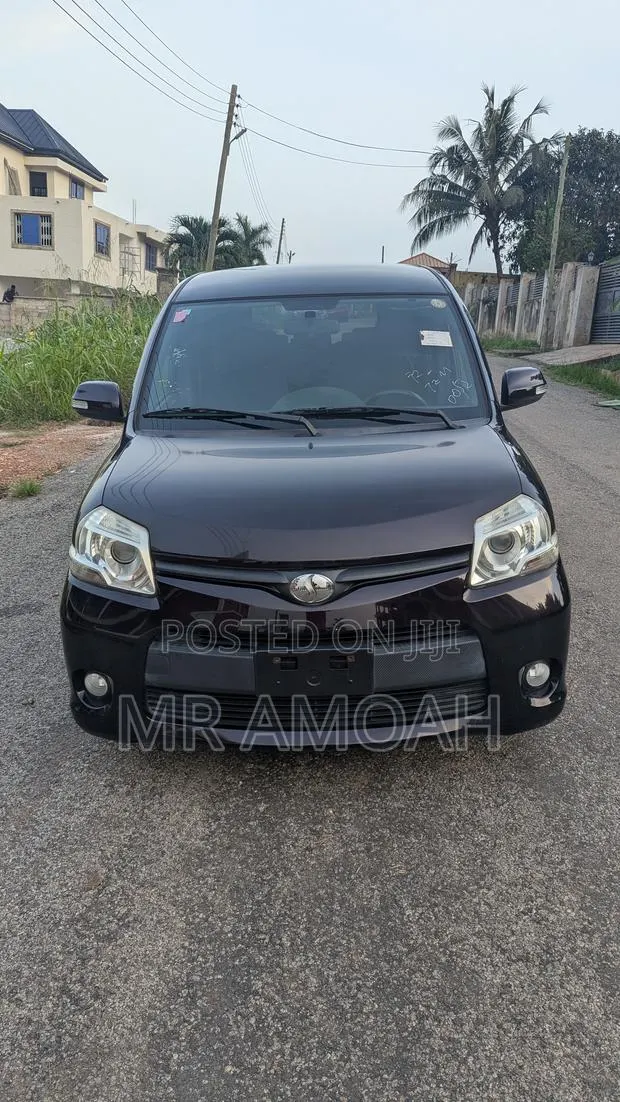 Toyota Sienta 2013 · Photo 1
