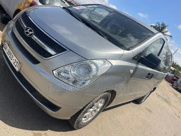 Hyundai H1 2016 Silver · Photo 1