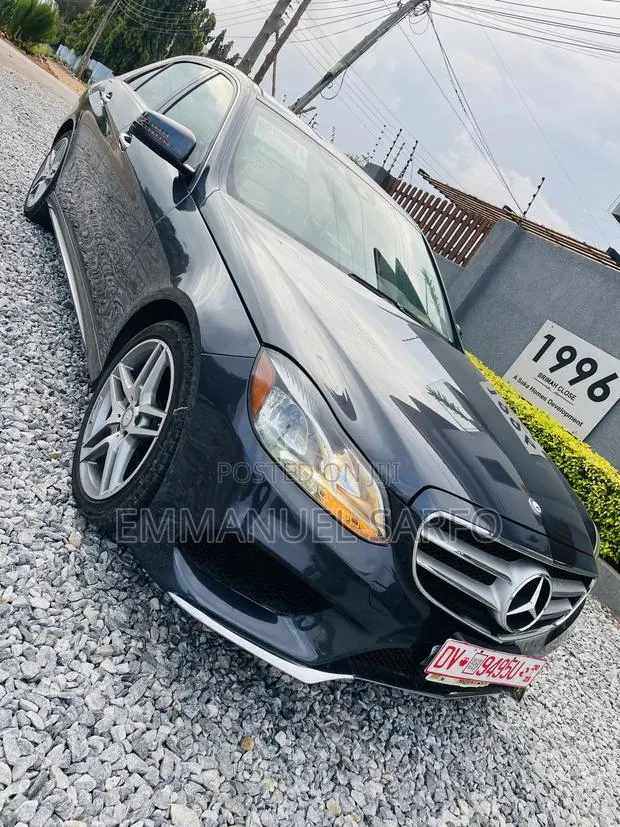 Mercedes-Benz E350 Base 4Matic Wagon AWD (3.5L 6cyl 7A) 2015 Gray · Photo 1