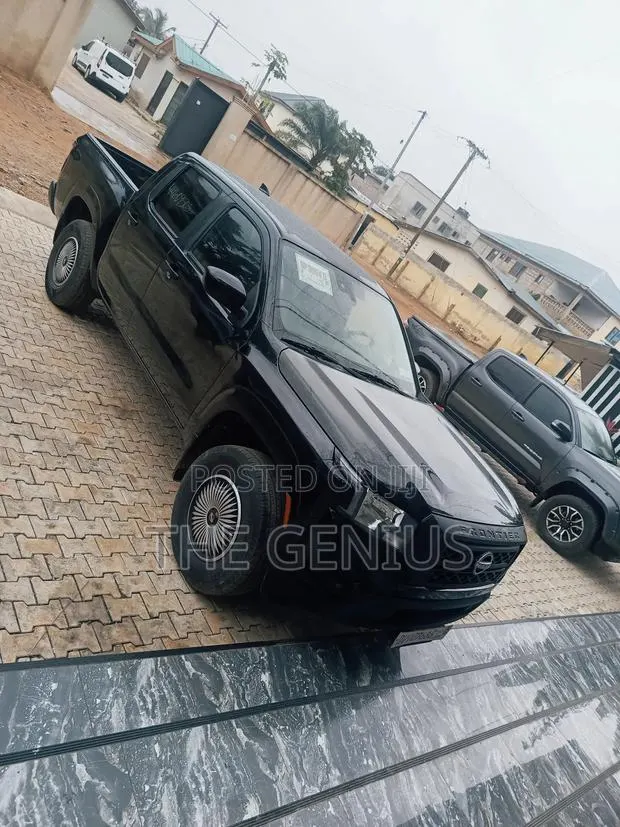 Nissan Frontier S 2024 Black · Photo 1