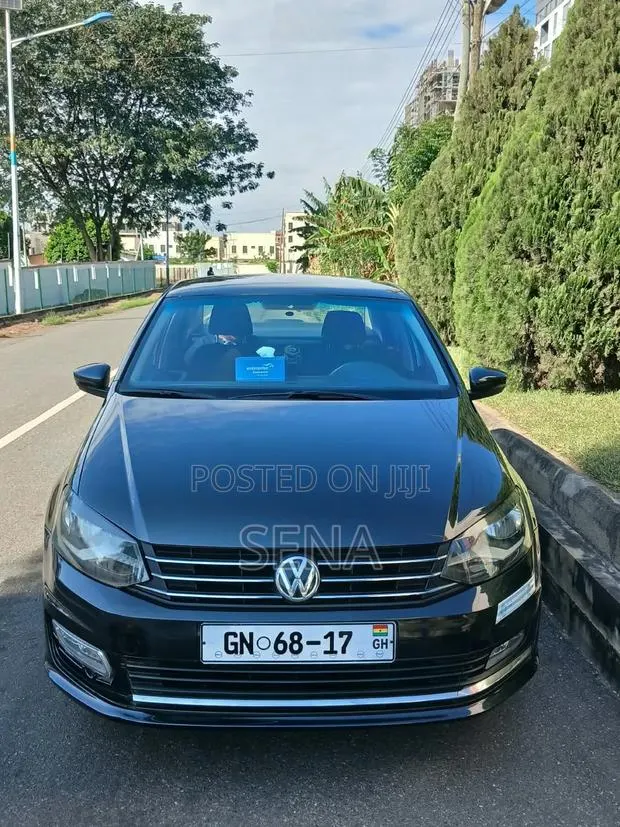 Volkswagen Polo 2017 Black · Photo 1