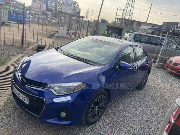 Toyota Corolla S 4dr Sedan (1.8L 4cyl CVT) 2015 Blue · Photo 1
