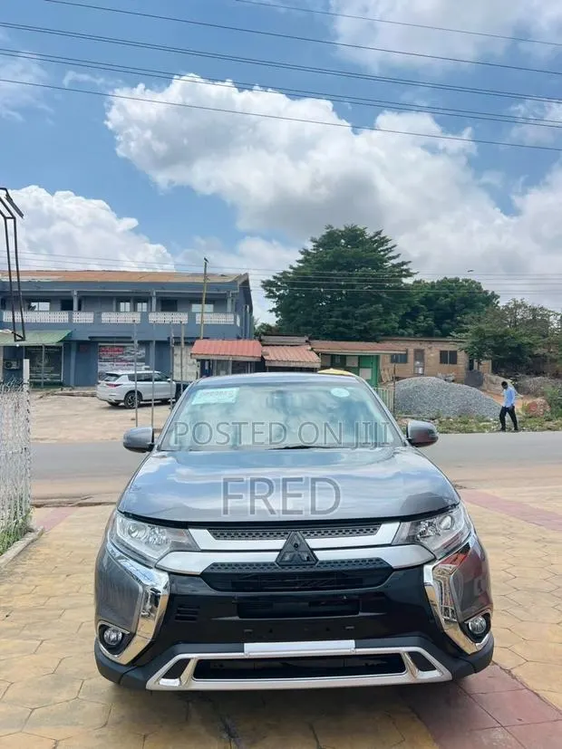 Mitsubishi Outlander SE FWD 2019 Gray · Photo 1