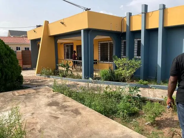 6bdrm House in Achimota, Mile 7 for rent · Photo 1
