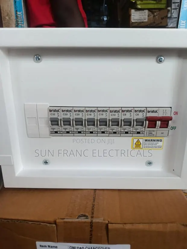 8way Single Phase Distribution Board · Photo 1